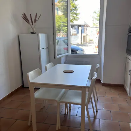 Charmant T2 En Plein Centre Ville De Cavaillon Exterior photo