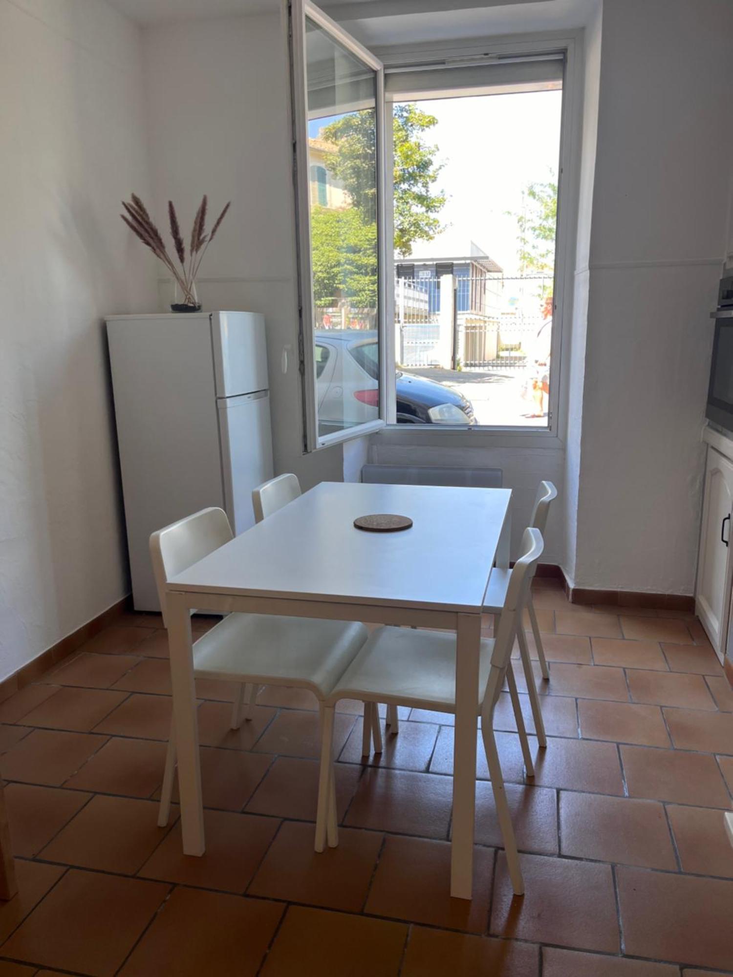 Apartment T2 En Plein Centre De Cavaillon
